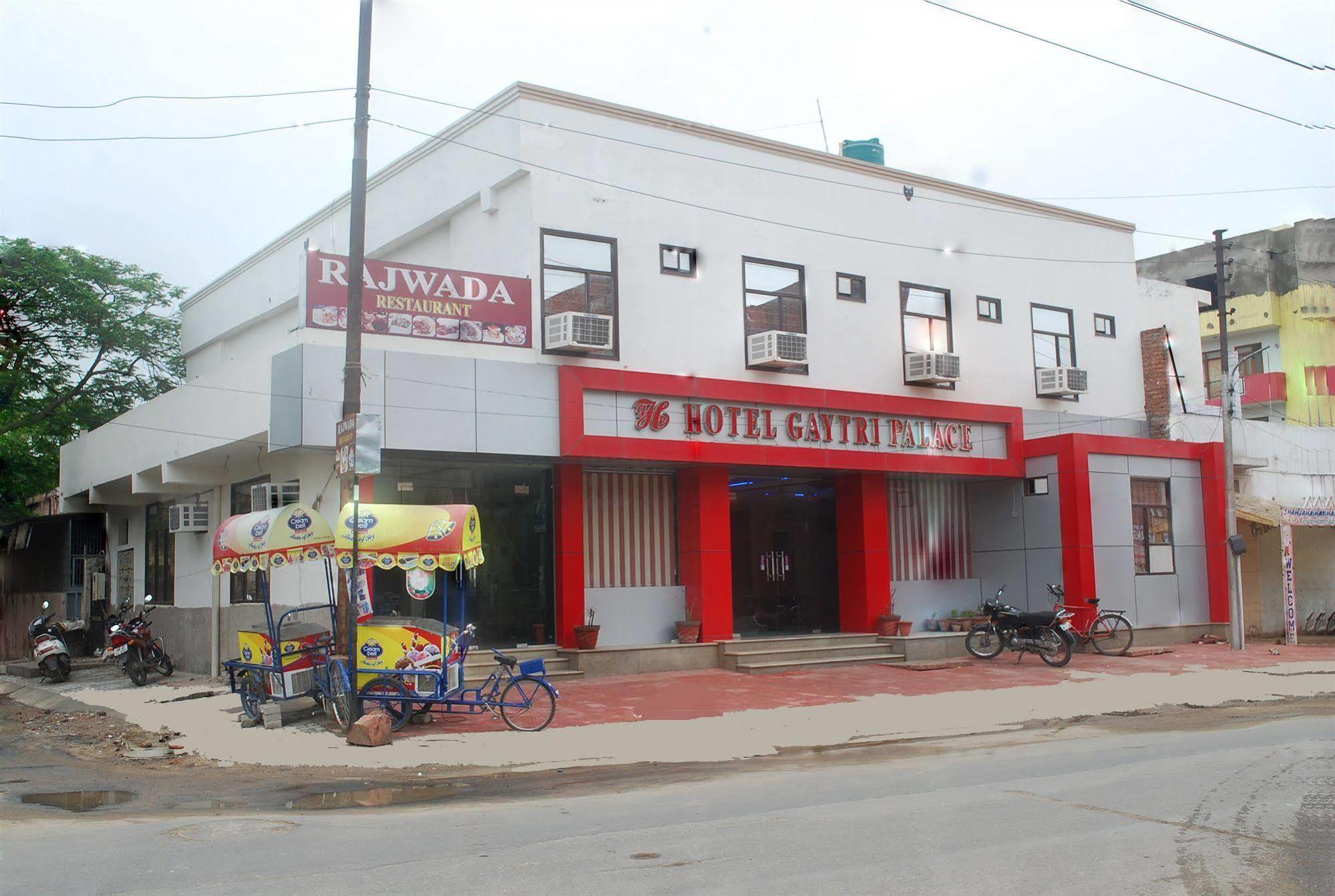 Hotel Gayatri Palace Агра Екстер'єр фото