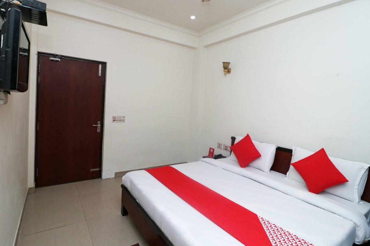 Hotel Gayatri Palace Агра Екстер'єр фото