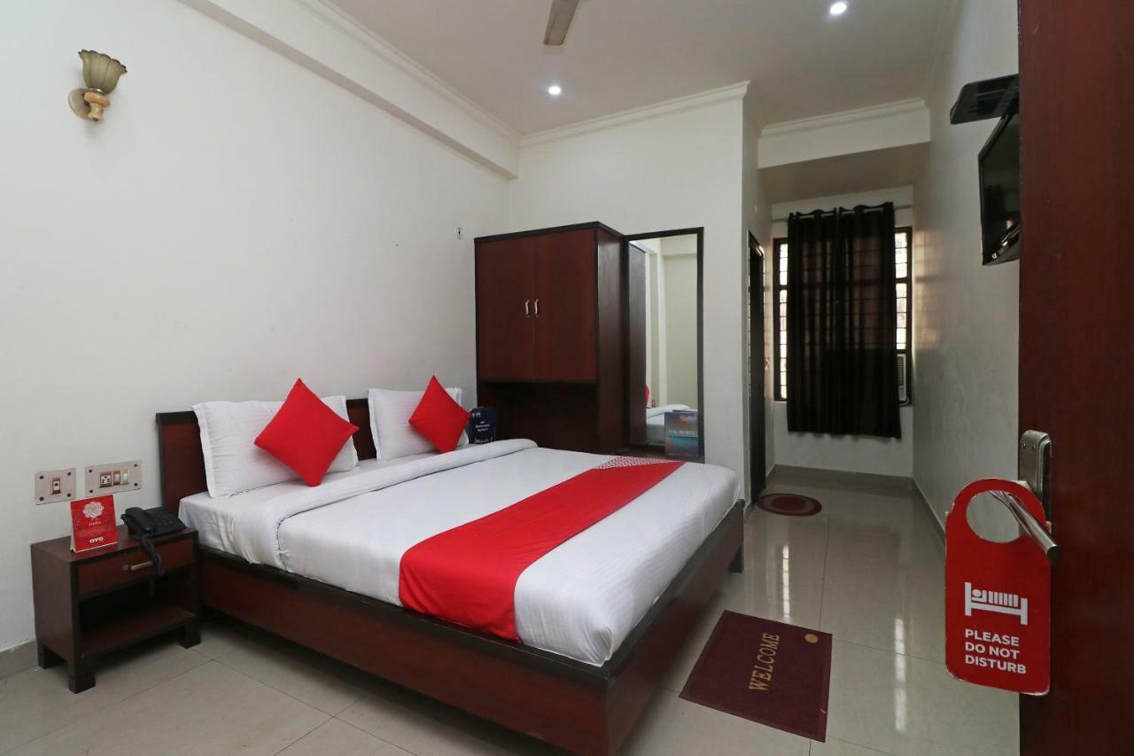Hotel Gayatri Palace Агра Екстер'єр фото