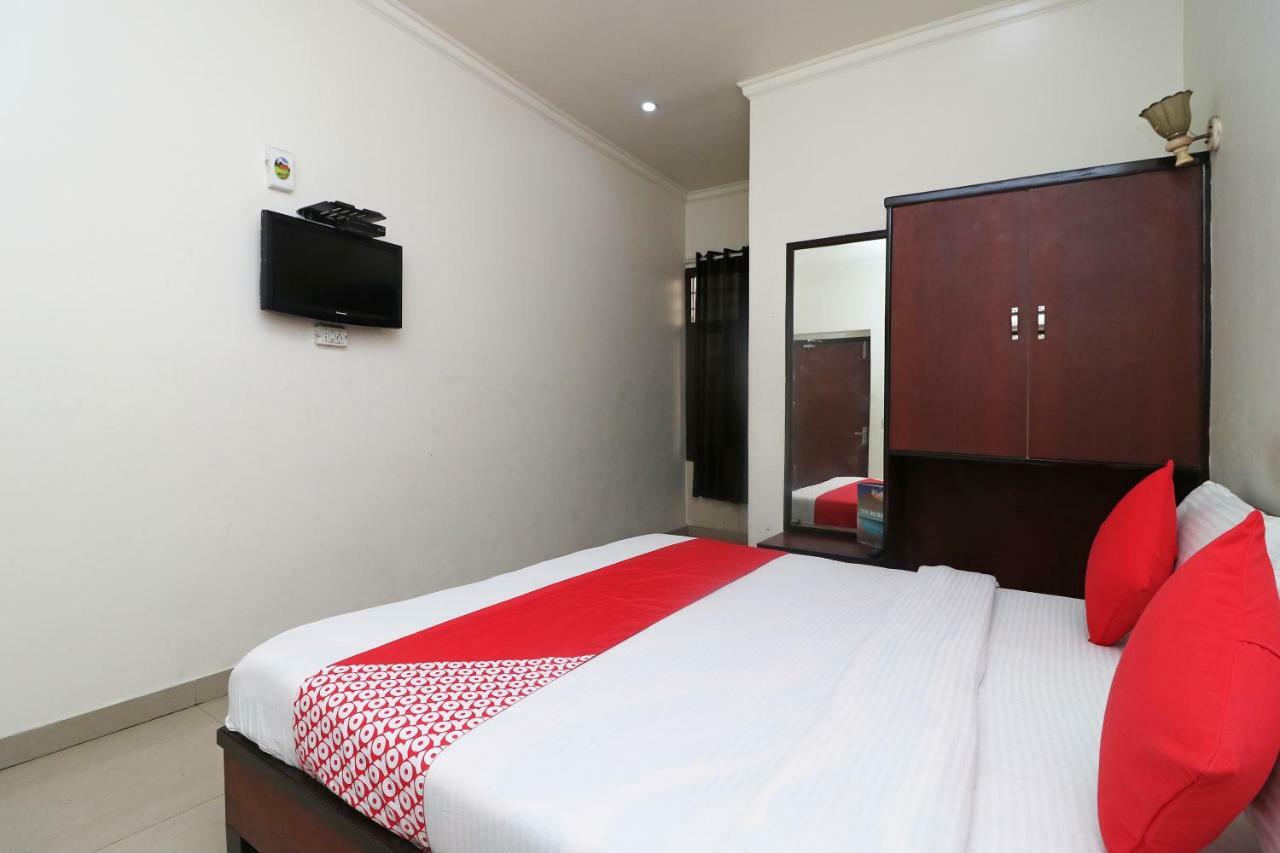 Hotel Gayatri Palace Агра Екстер'єр фото