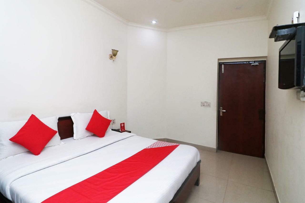 Hotel Gayatri Palace Агра Екстер'єр фото