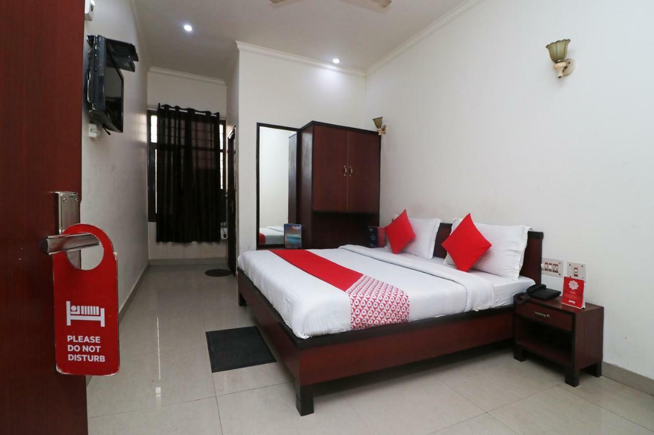 Hotel Gayatri Palace Агра Екстер'єр фото