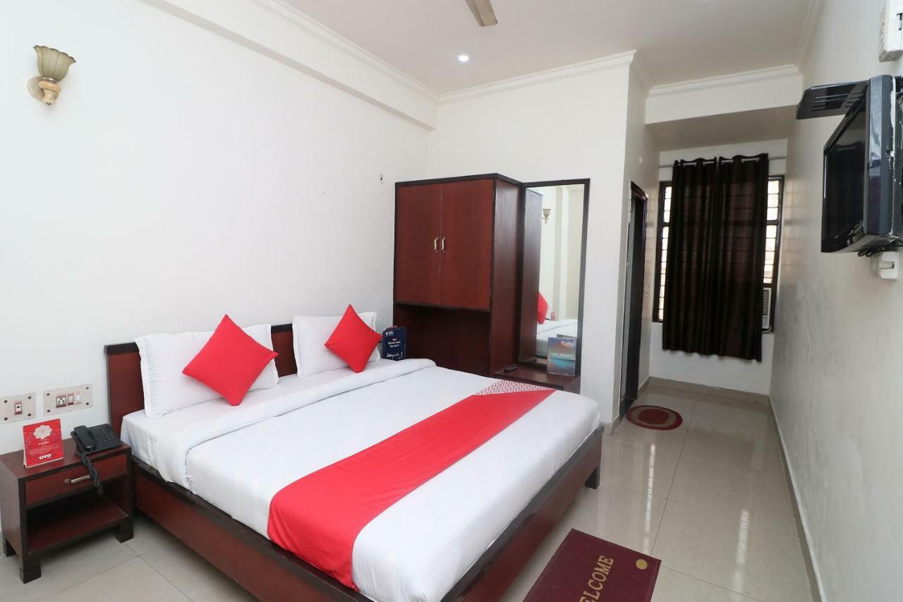 Hotel Gayatri Palace Агра Екстер'єр фото